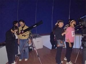 三台中学组织学生观赏超级月亮