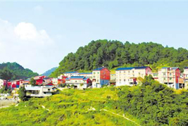 华蓥市纪委督查贫困村脱贫攻坚工作