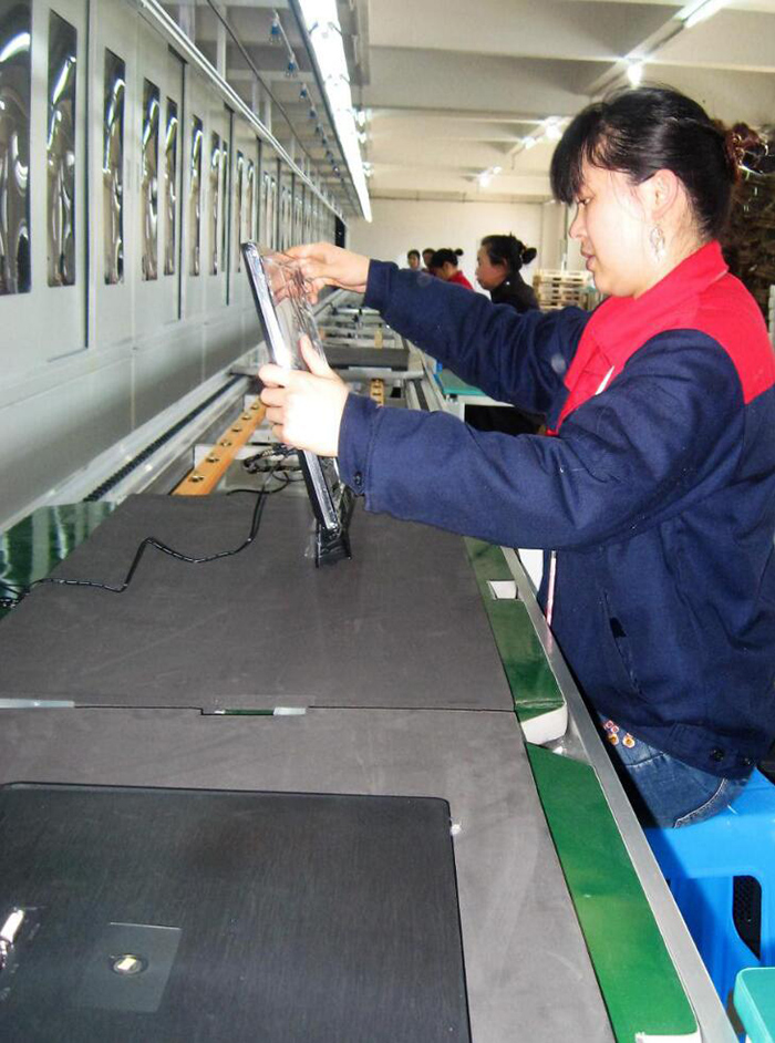 “泸州造”液晶产品远销国外.jpg
