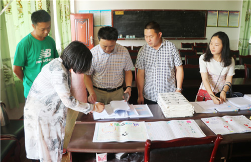 武胜县关工委督查清平小学“三进校园”活动开展情况