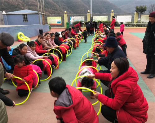 南江县六小幼儿园举办亲子趣味运动会	