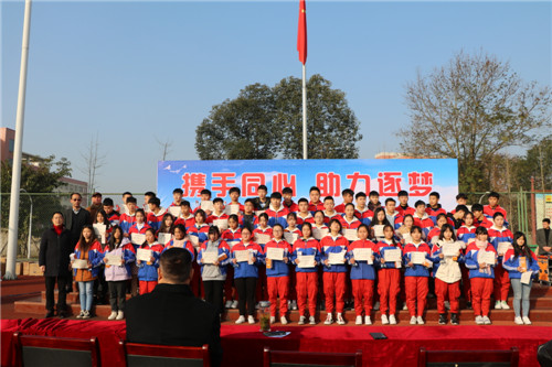 彭山职高举行家长会
