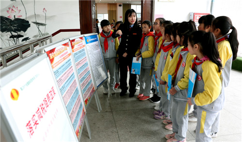 广安区增强青少年学生税法意识