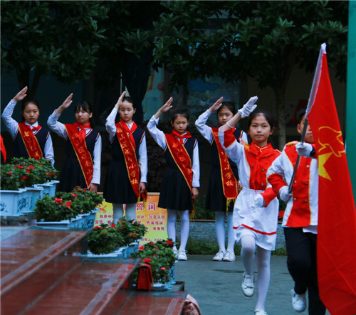 1.出队旗.jpg