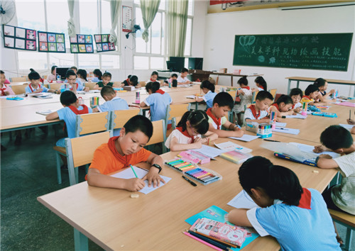 东方小学举行 “音体美”学科技能现场检测