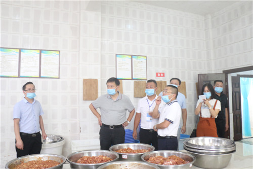 广安市市场监管局督查学校食品安全工作