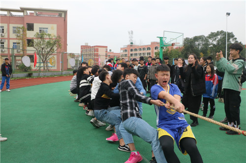彭山职高举办第三十二届田径运动会