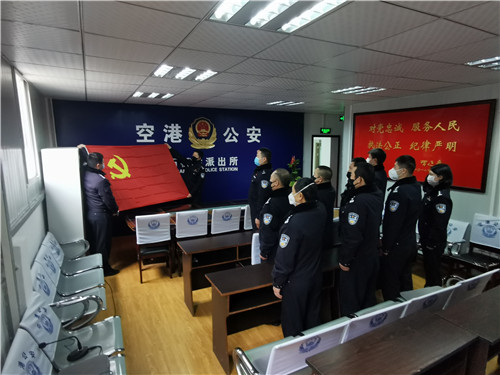 “战疫”最前线  警徽更耀眼