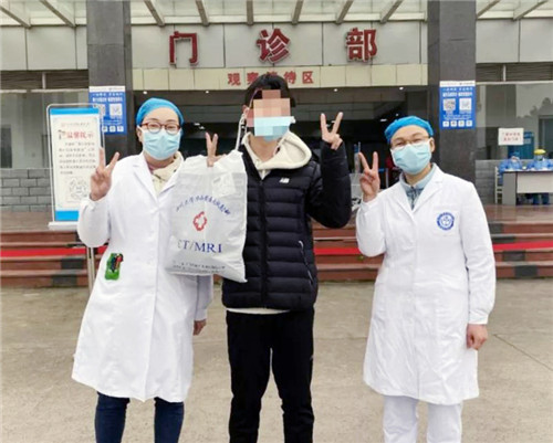 身着白衣  心有锦缎