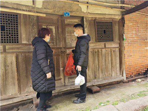 陈欣去看刘德银.jpg