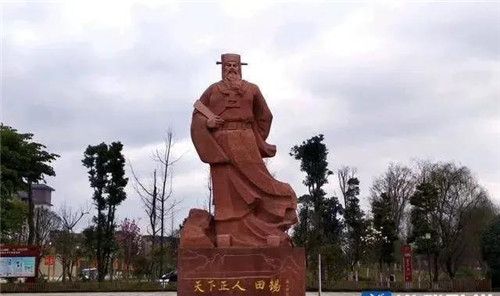田锡雕像.jpg