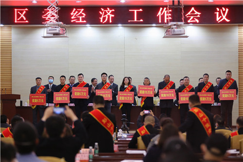 十强企业获奖者。翁光建 摄.jpg