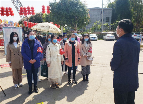 岳池县文广旅局巾帼志愿服务队开展协助景区开放活动