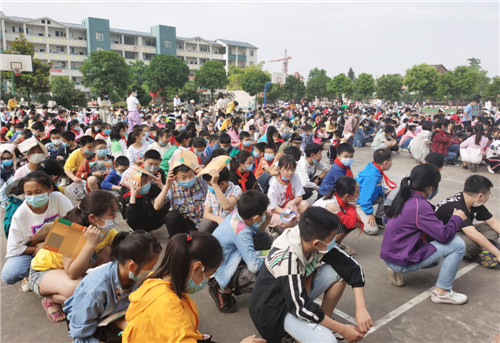前锋区：代市小学开展地震疏散演练