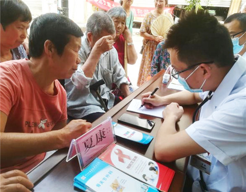 华西广安医院开展脱贫攻坚精准帮扶义诊活动