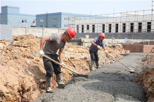 3.总投资6亿元的四川蜀羊防水材料有限公司新型防水材料研发生产基地建设项目，正在进行主体工程建设。.jpg