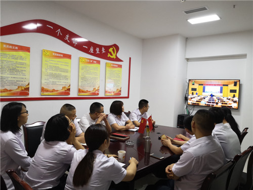 4县级部门在分会场收看直播.jpg