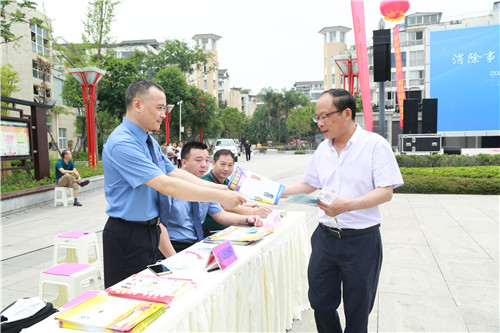 东坡区：人民检察院开展安全生产月活动