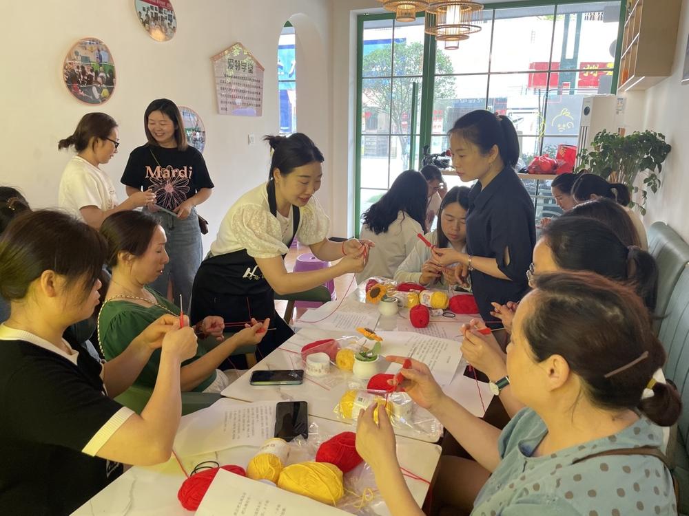 巧手“织”幸福！青神县举办社区手工技能培训活动