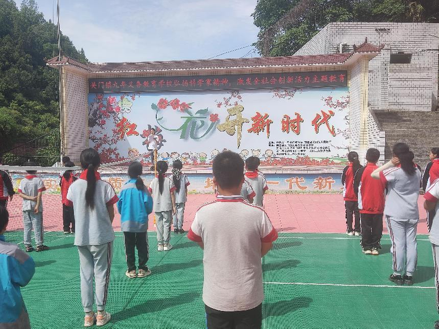 南江县关门镇九义校开展科技活动周