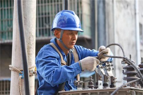 国网巴中供电公司：紧急更换变压器 鏖战高温保供电