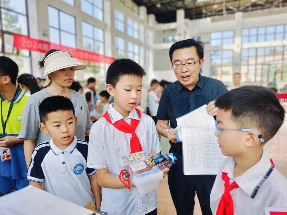 简阳市举办第40届青少年科技创新大赛