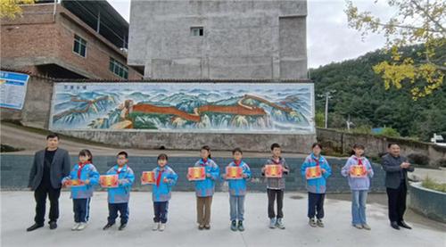 南江县八庙镇小学举行“红领巾奖章”一星章评选活动