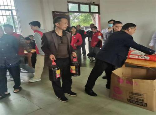 兴隆镇开展“九九重阳节，深深敬老情”志愿服务活动