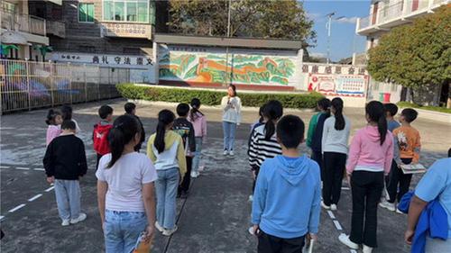 巴州区甘泉小学开展防震减灾应急演练活动