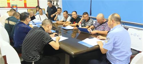 邻水县：召集柑子片区农客驾驶人讲安全