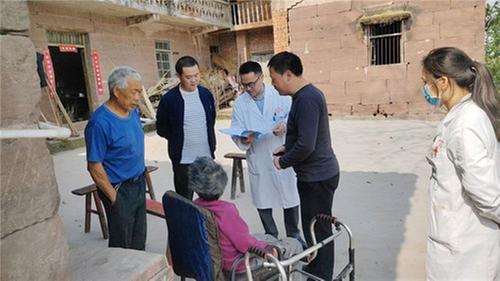 送健康上门，情暖百姓心--隆昌市界市镇中心卫生院开展老年人免费体检报告发放与解读活动