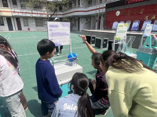 广安区：科普大篷车走进龙安乡小学