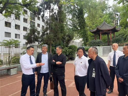 仁寿县老科协到仁师附小调研指导学校科普科创工作