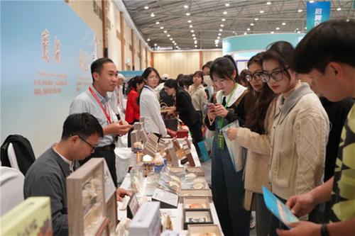 达成初步就业意向4000多人次！“百万英才汇南粤”（成都站）收获满满